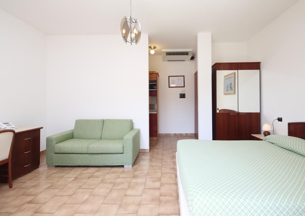 דייבה מרינה Residence Hotel Kriss מראה חיצוני תמונה