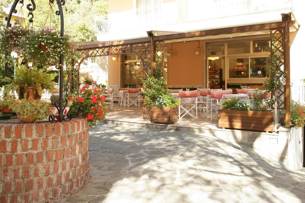 דייבה מרינה Residence Hotel Kriss מראה חיצוני תמונה
